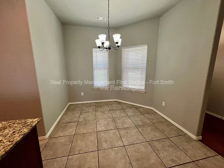 423 Ridge Point Dr — Photo 8