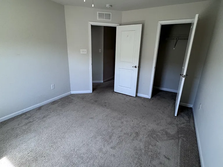 112 Stegg St — Photo 8