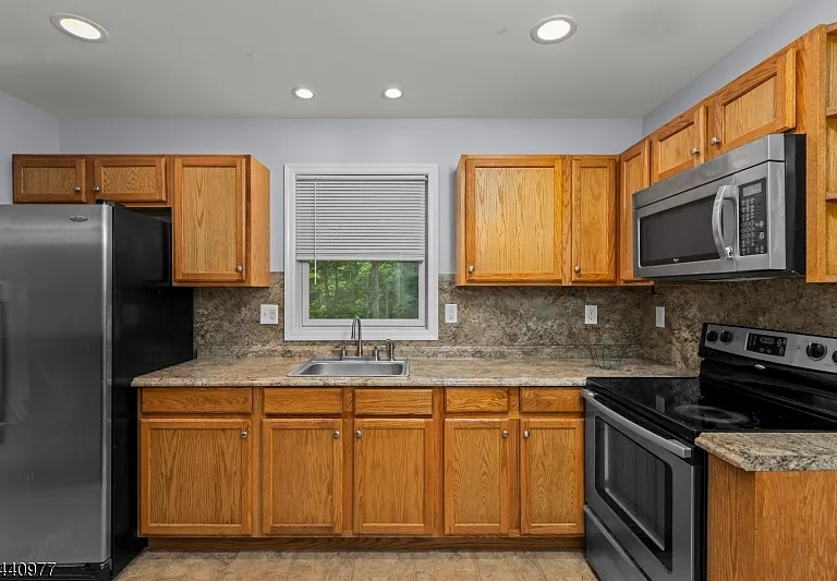 4 Gordon Ln — Photo 8