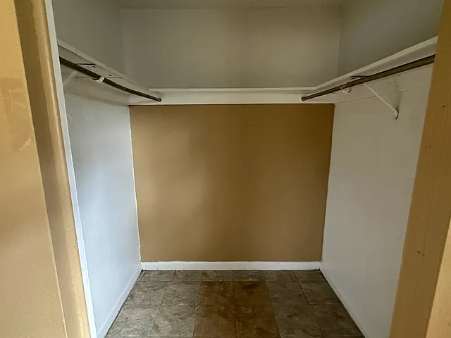 1470 Parkwood St — Photo 5