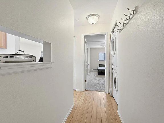 5th image of 948 North St #17