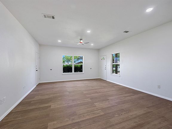 5th image of 738 Carroll Ln