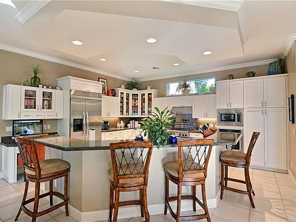 5th image of 380 Riverway Ct