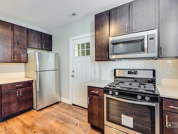 3rd image of 2509 W Catalpa Ave #2