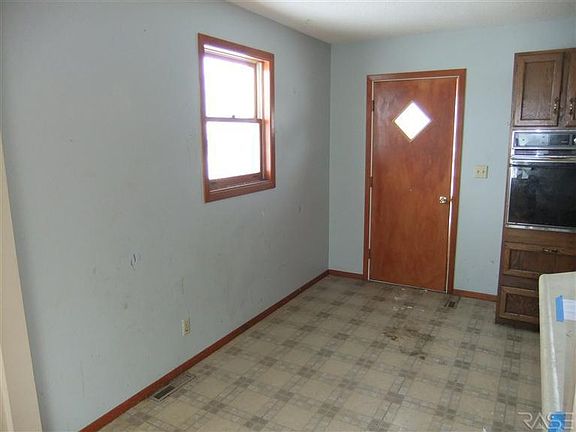 5th image of 205 Stanford St