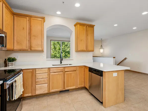 7531 Southridge Ct, Savage, MN 55378