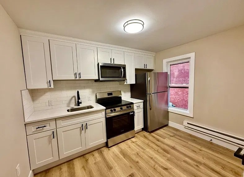 196 Spring St #4