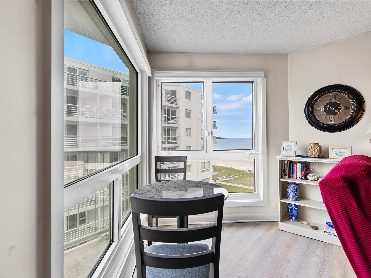 2 bed, 1130 sqft, $2,200 — Photo 4