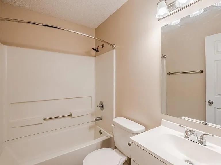 Kings Place Apartments — Photo 8