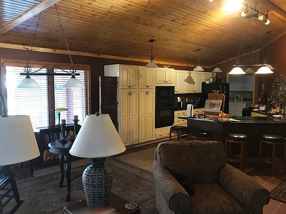 3rd image of 1619 Meadowbrook Dr