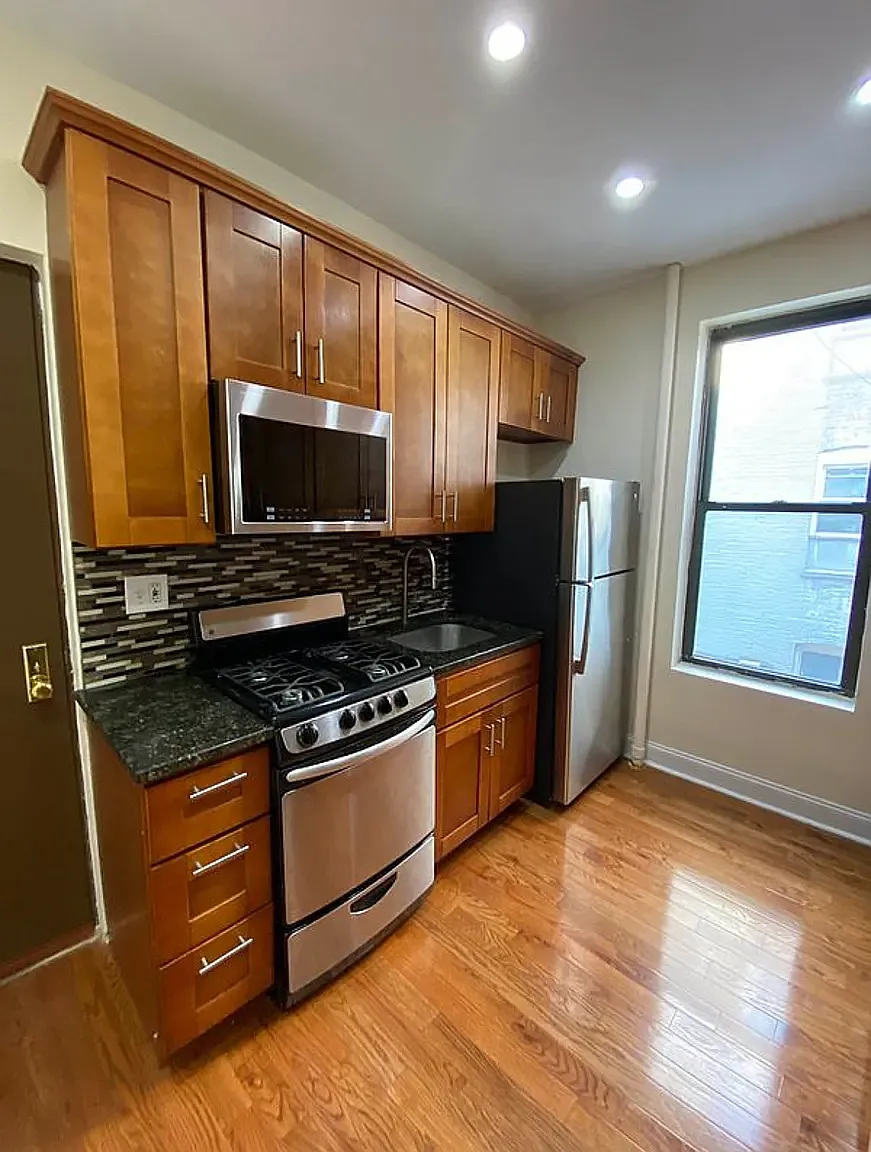 319 Baltic Street — Photo 2