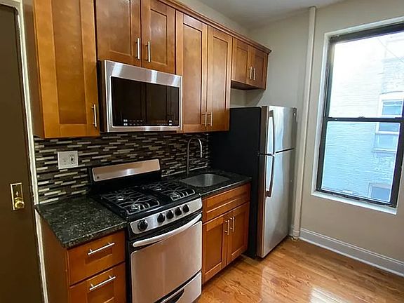 2nd image of 319 Baltic St APT 6