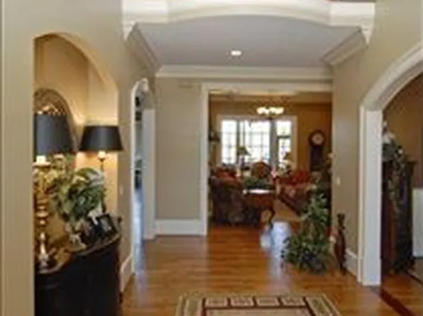 1 Norman Pl, Greenville, SC 29615