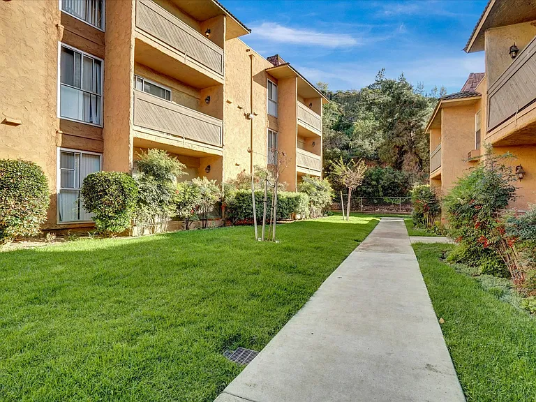 6955 Alvarado Rd — Photo 10