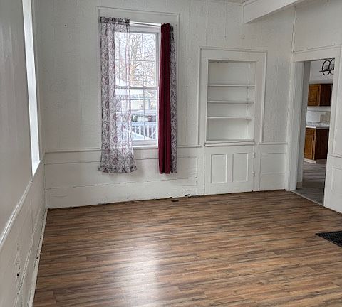 4th image of 813 S Main St #813