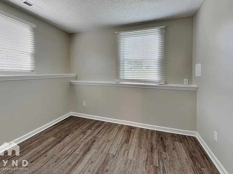 1106 Lady Banks Dr — Photo 16