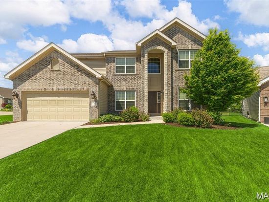2 Autumn Bluffs Ct, Fenton, MO 63026