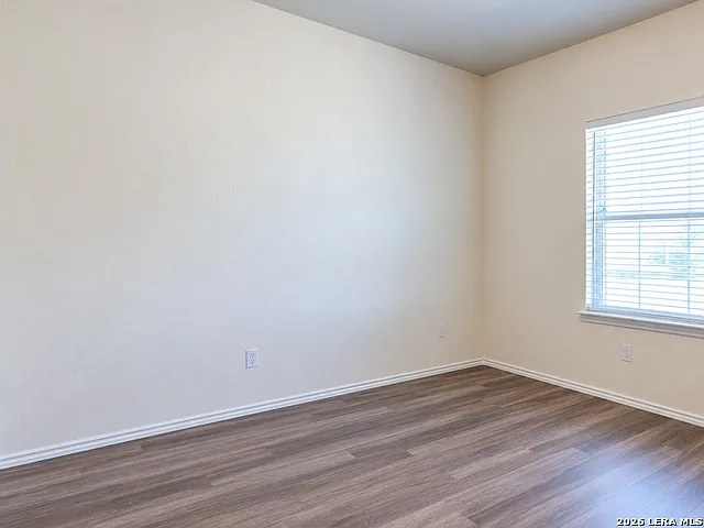 3 bed, 2.5 bath, 1935 sqft, $2,075 — Photo 3