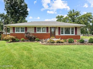 6335 Hunters Grove Rd, Louisville, KY 40216