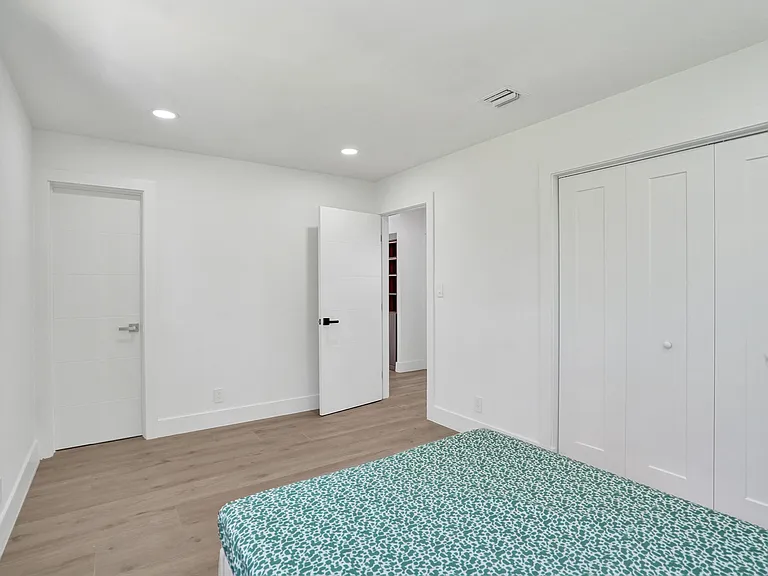 840 SW 3rd St — Photo 33