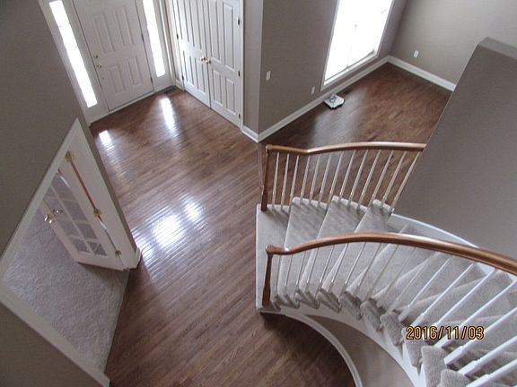 4th image of 941 Marshall Lakes Dr