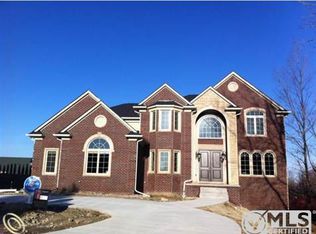 4201 Beach Rd, Troy, MI 48098