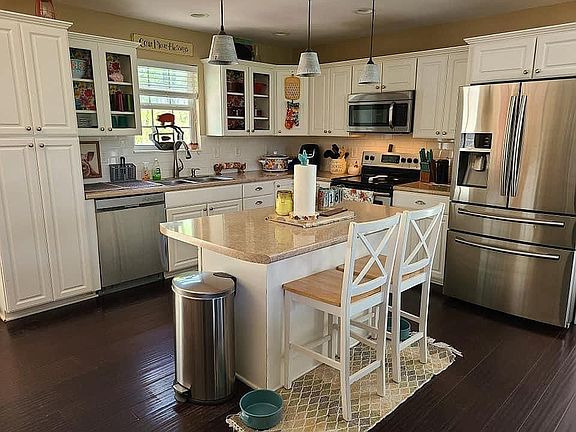 Kitchen with island