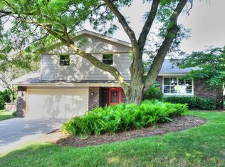 1910 Sunnyside Dr, Waukesha, WI 53186