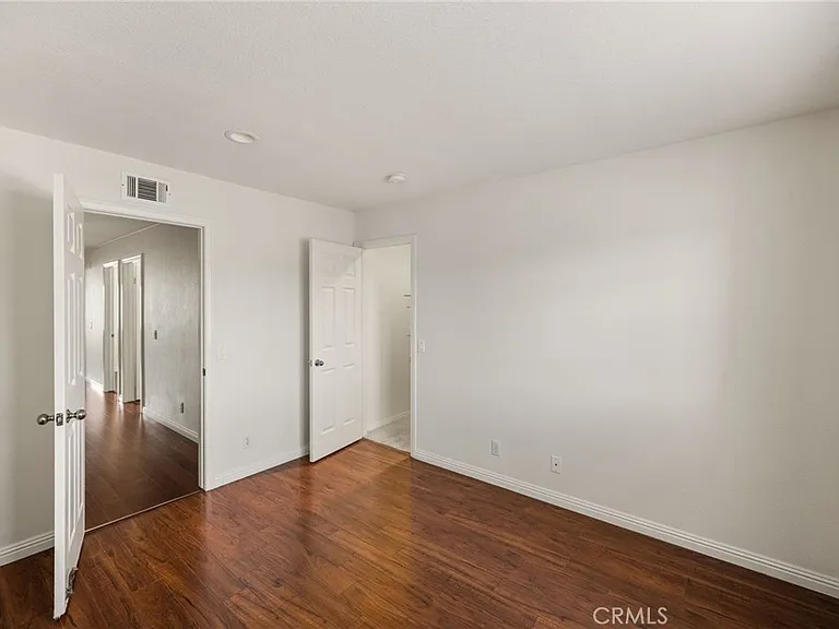 4867 Tremezzo Dr — Photo 41