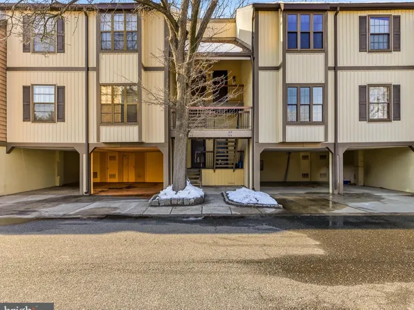 102 Kings Croft, Cherry Hill, NJ 08034