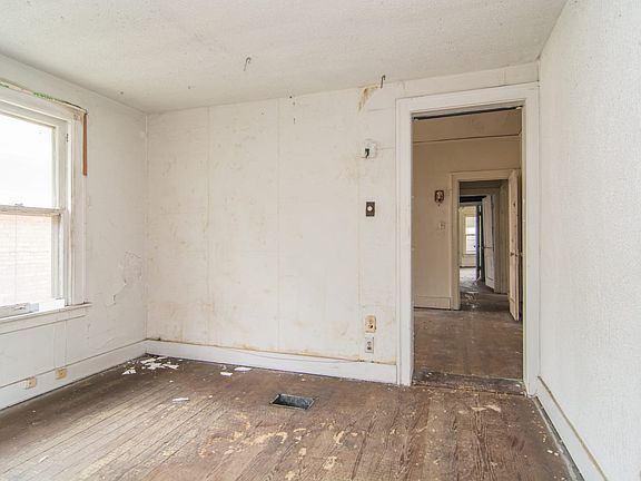 3rd image of 1437 Virginia Park St