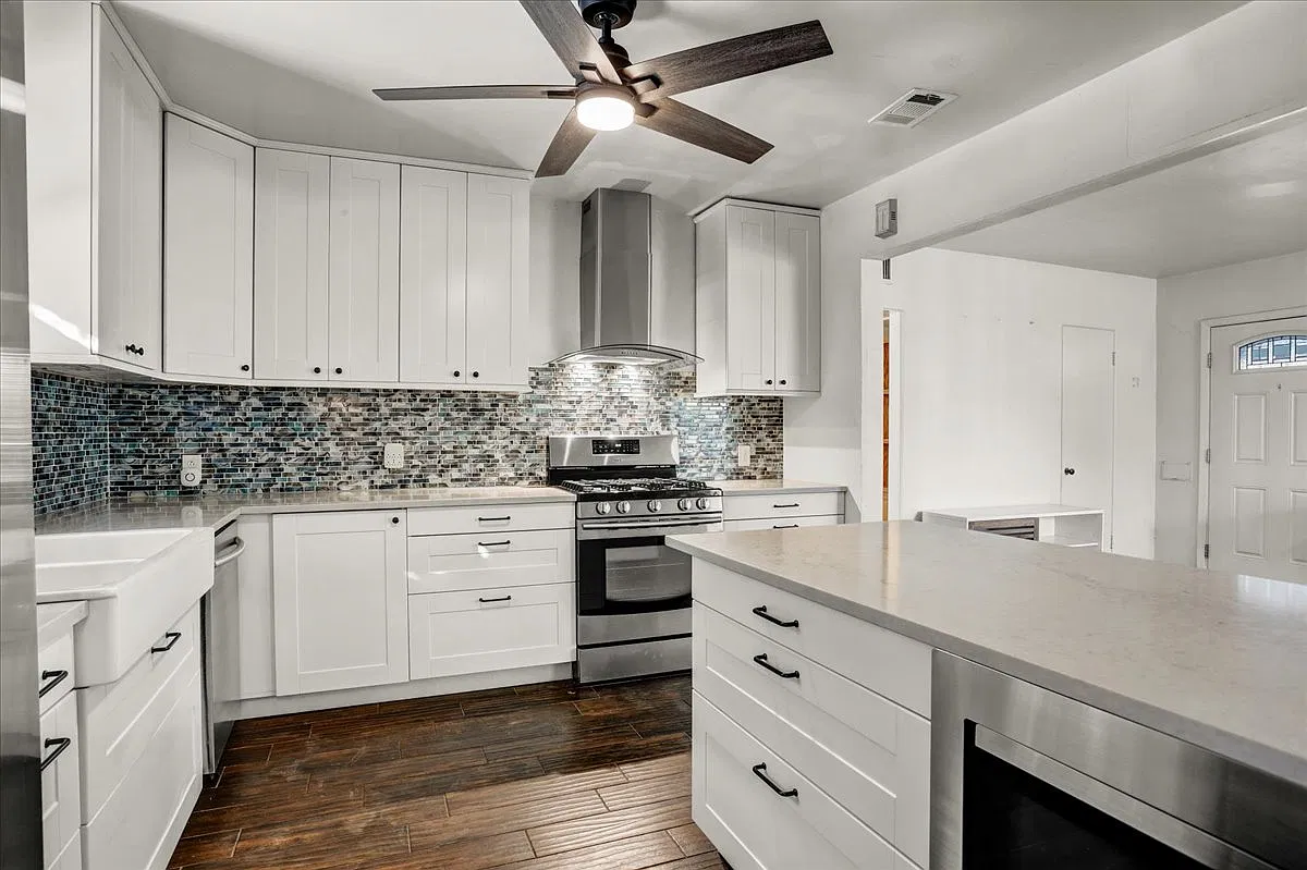 2 bed, 1000 sqft, $2,000 — Photo 1