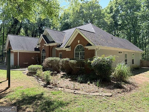 3rd image of 170 Gibson Way