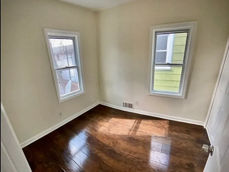289 Claremont Ave — Photo 12