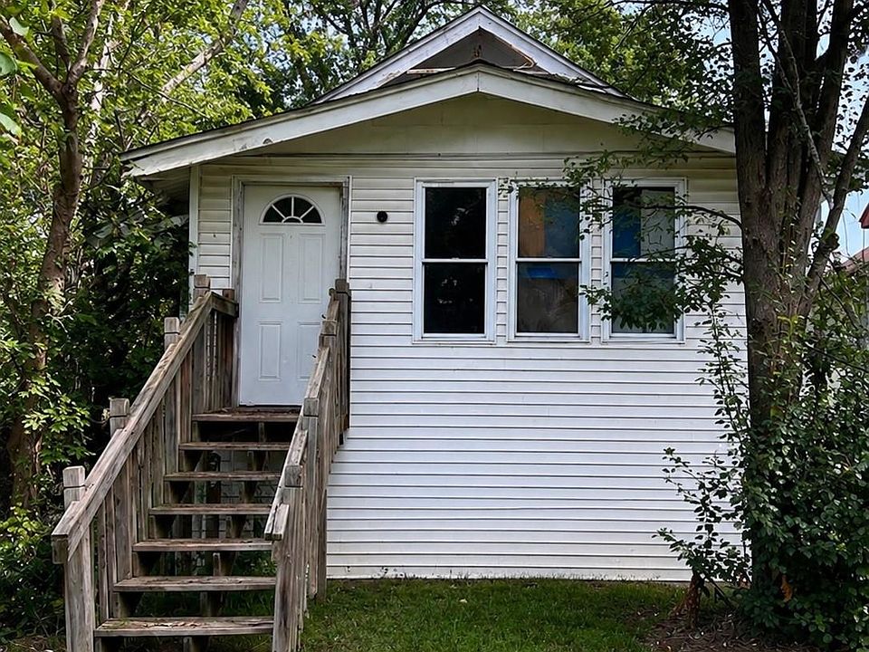 1st image of 734 Barrie Ave