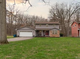 13196 Torrey Rd, Fenton, MI 48430