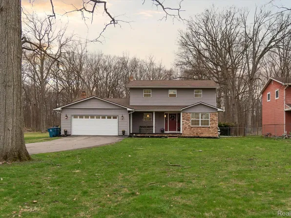 13196 Torrey Rd, Fenton, MI 48430