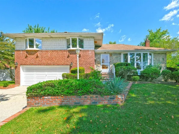 23 Schoenfield Lane, Melville, NY 11747