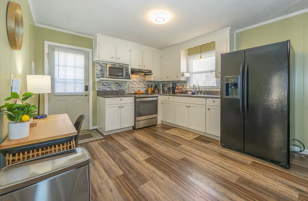 3 bed, 1.5 bath, 1212 sqft, $3,600 — Photo 3