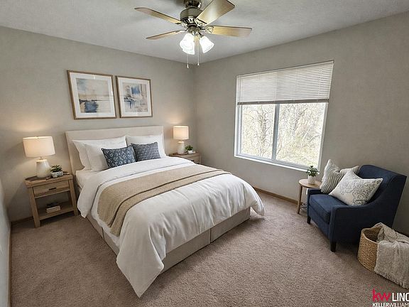 5th image of 218 Irving St