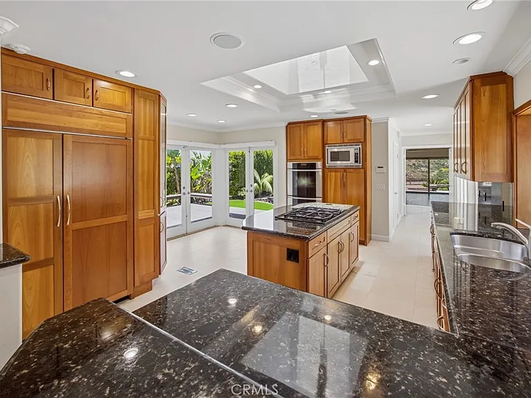 1840 Temple Hills Dr — Photo 17
