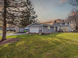 3534 Windwheel Point Dr, Pinckney, MI 48169