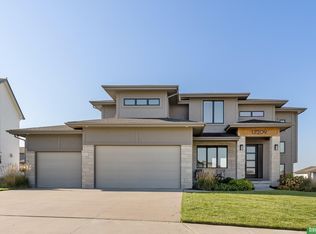 17209 Potter St, Bennington, NE 68007
