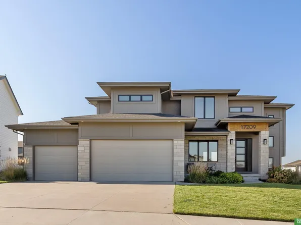 17209 Potter St, Bennington, NE 68007