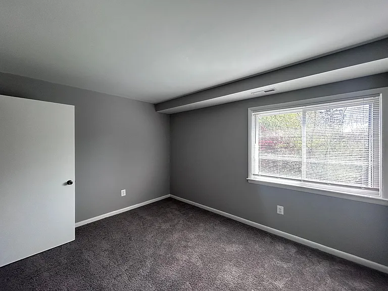 901 Woodson Rd — Photo 10