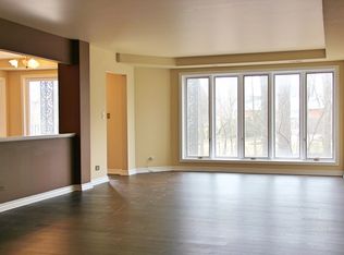 467 Hiawatha Trl APT 101, Wood Dale, IL 60191