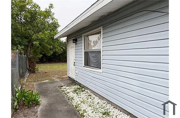 Building Photo - 1604 Cypress Dr