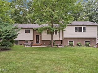 109 Meadow Brook Rd, Matamoras, PA 18336