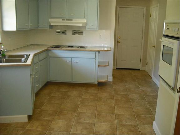 3rd image of 3428 Jonathon Dr