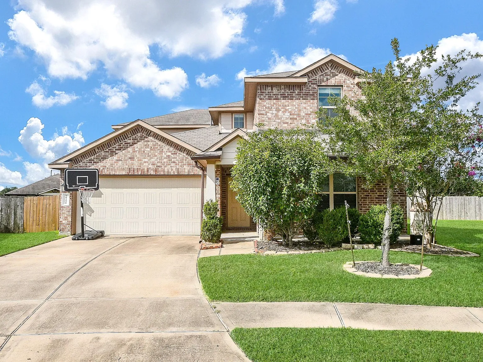 4 bed, 3.0 bath, 2877 sqft, $2,850 — Photo 1